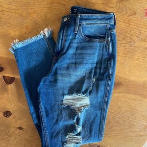 Hollister Curvy High-Rise Mom Jean